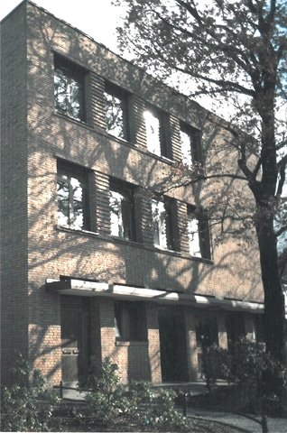 Bürotrakt & Sanitärbereich